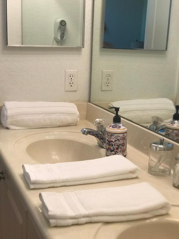 Deluxe Double Room with Bath interior